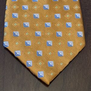 W. H. Belk Gold Hand Made 100% Silk Men’s Neck Tie Made In China